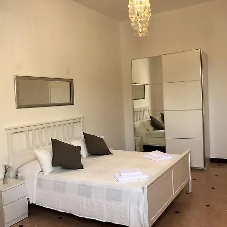 ゲストハウス Castello Del Sole アチレアーレ