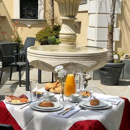 Castello Del Sole ゲストハウス アチレアーレ